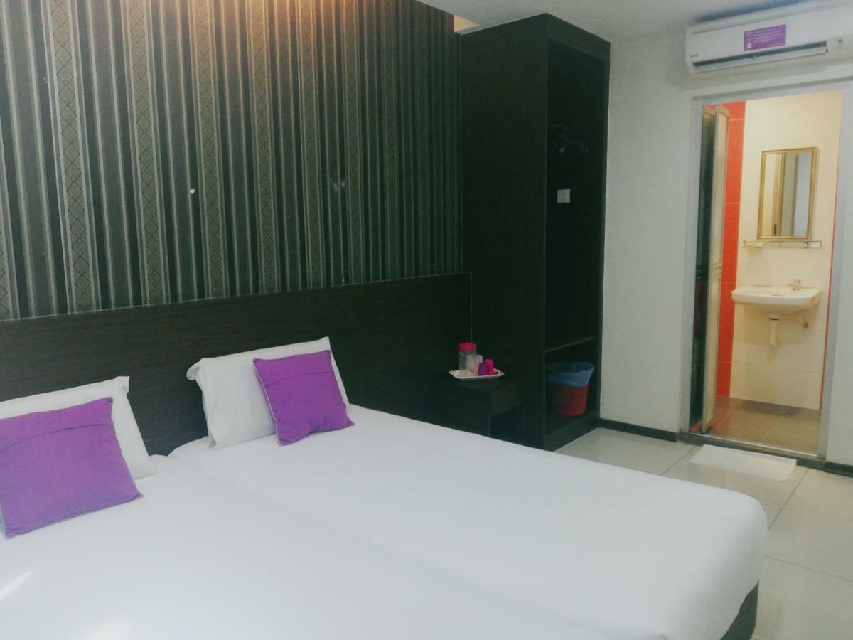 Remember Hotel Bukit Gambir Екстериор снимка