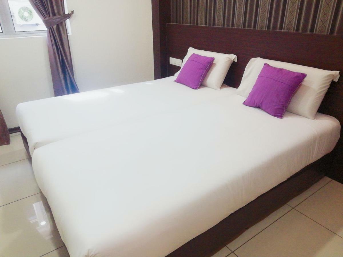 Remember Hotel Bukit Gambir Екстериор снимка